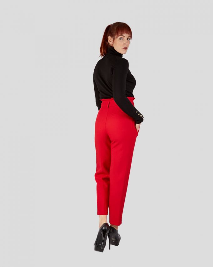 Γυναικείο ψηλόμεσο παντελόνι σωλήνα με τρία κουμπιά και μπροστινές τσέπες πολύ άνετο σε κόκκινο χρώμα