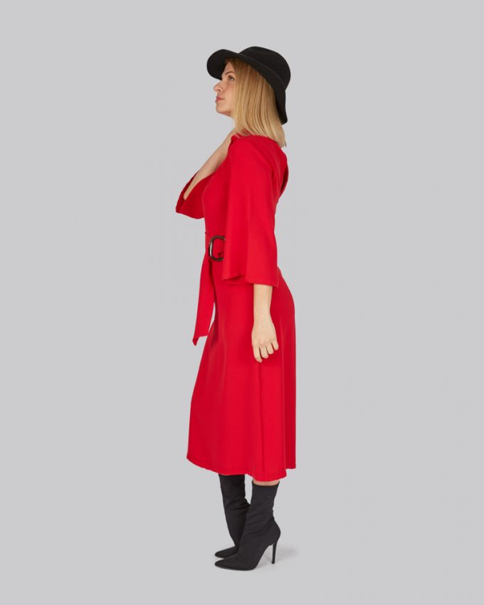 Midi γυναικείο φόρεμα με ζώνη μακρυμάνικο χυτό σε έντονο κόκκινο χρώμα και φαρδιά γραμμή άνετο σε μοντέρνο απλό σχέδιο