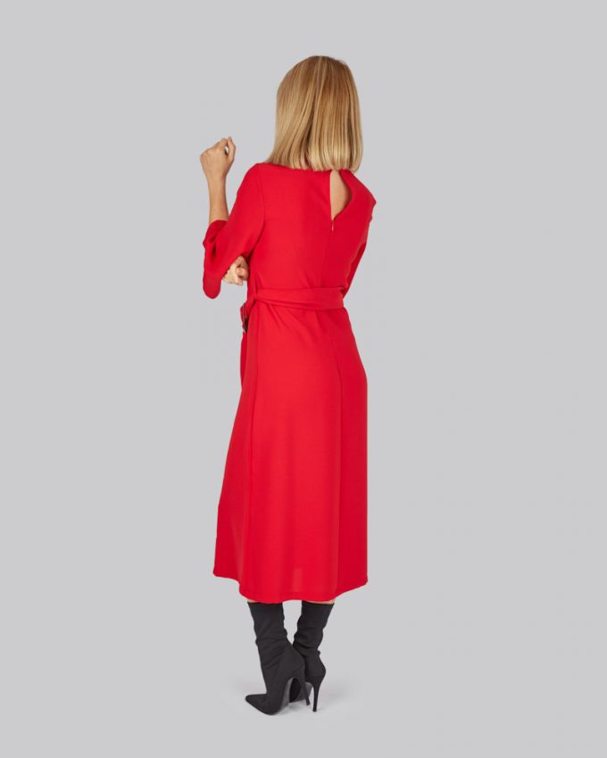Midi γυναικείο φόρεμα με ζώνη μακρυμάνικο χυτό σε έντονο κόκκινο χρώμα και φαρδιά γραμμή άνετο σε μοντέρνο απλό σχέδιο