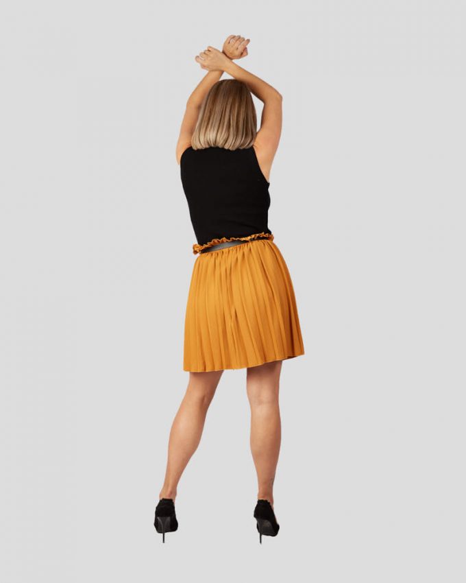 Γυναικεία πλισέ φούστα σε μάκρος μακρύ μίνι σε μουσταρδί χρώμα με ζώνη λεπτή δερματίνη πολύ άνετη με τέλεια εφαρμογή