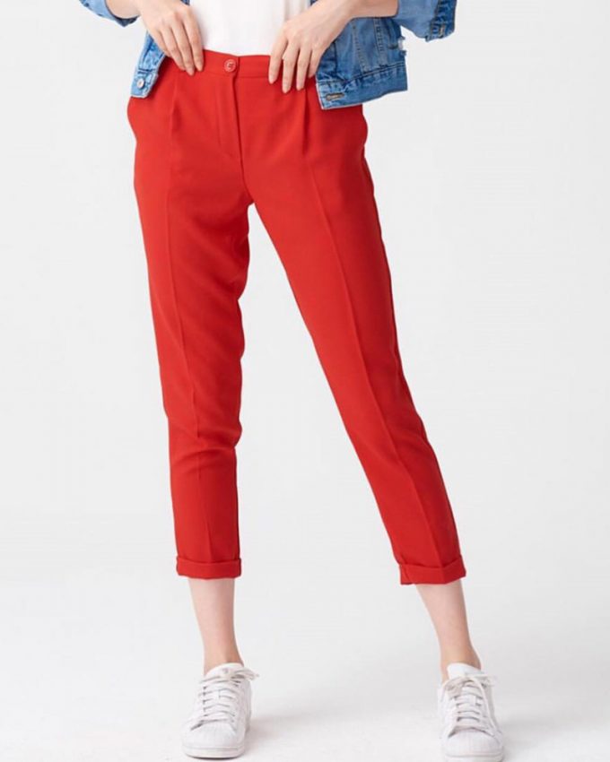 Γυναικείο παντελόνι με λάστιχο στη μέση σε κόκκινο χρώμα σε κλασσική απλή γραμμή πολύ άνετο και δροσερό