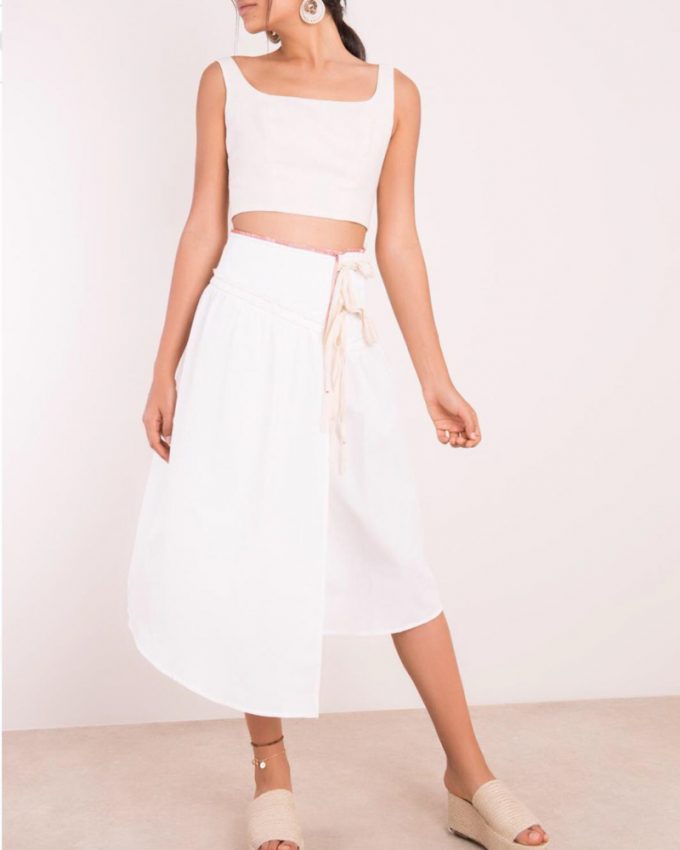 Γυναικεία φούστα μακριά σε πολύ δροσερό και άνετο ύφασμα σε λευκό χρώμα