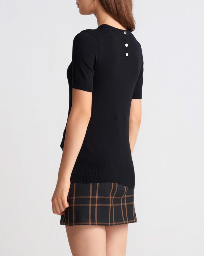 Γυναικεία πλεκτή κοντομάνικη μπλούζα T-shirt πολύ ζεστή άνετη και ελαστική σε απλή στενή γραμμή σε μαύρο χρώμα