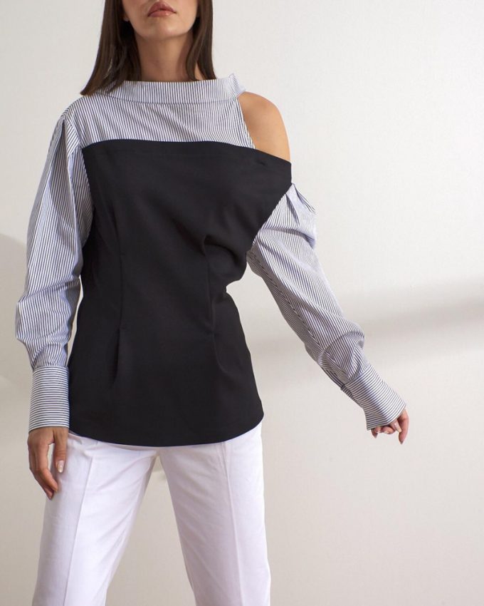 Γυναικεία μπλούζα με άνοιγμα στον ώμο σε μαύρο χρώμα με μακριά ριγέ μανίκια σε μοντέρνο όμορφο σχέδιο