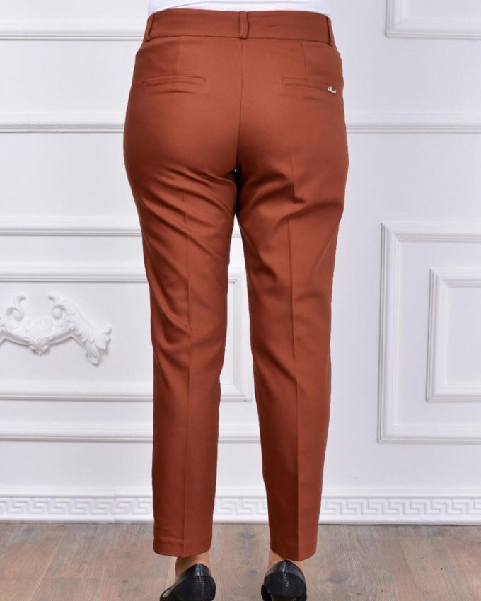 Γυναικείο τζιν παντελόνι Bigsize σε κλασσική γραμμή σωλήνα με τσέπες πολύ άνετο και εφαρμοστό σε κεραμιδί