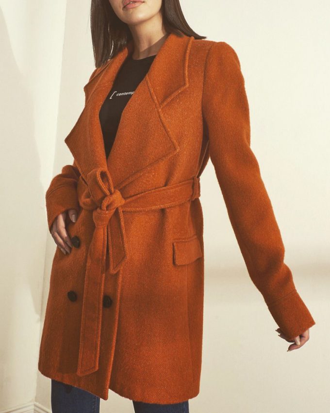 Γυναικείο χειμωνιάτικο παλτό με κουμπιά και υφασμάτινη ζώνη σε κεραμιδί χρώμα πολύ ζεστό και άνετο