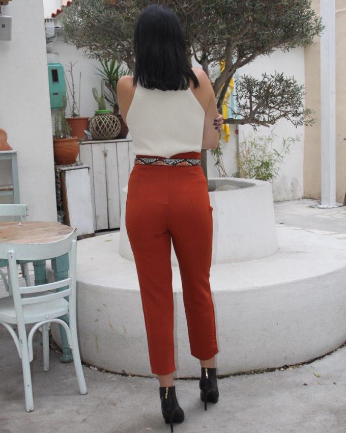 Γυναικείο ψηλόμεσο παντελόνι κολάν χωρίς τσέπες σε κεραμιδί χρώμα πολύ άνετο με τέλεια εφαρμογή