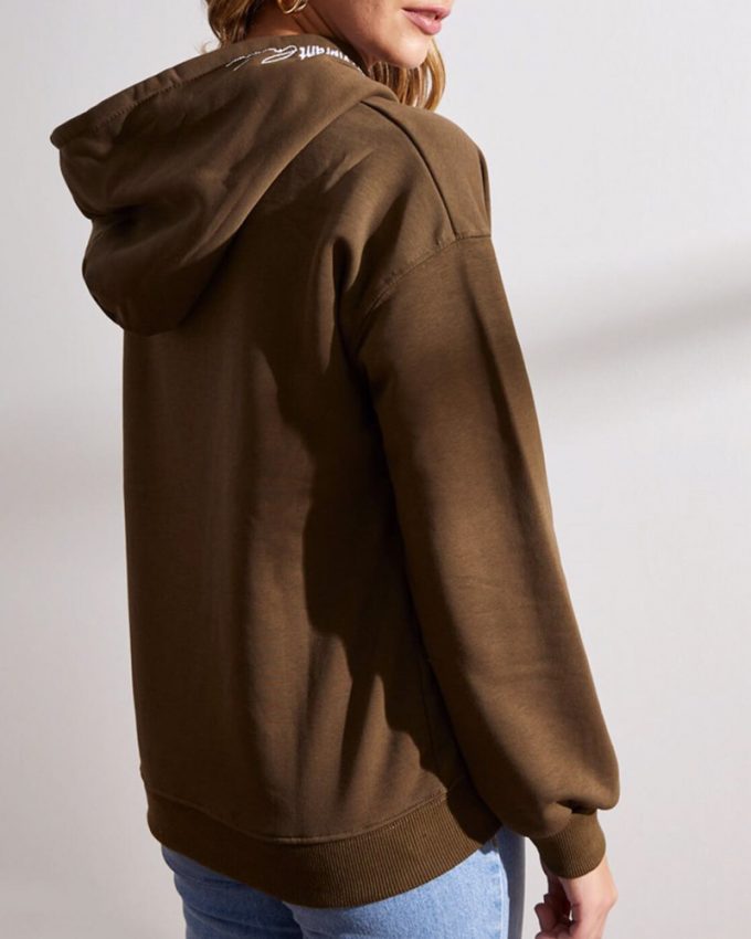 Γυναικεία βαμβακερή μπλούζα φούτερ με κουκούλα και μακρύ μανίκι σε χακί χρώμα και σχέδιο στάμπα μπροστά άνετη και ζεστή