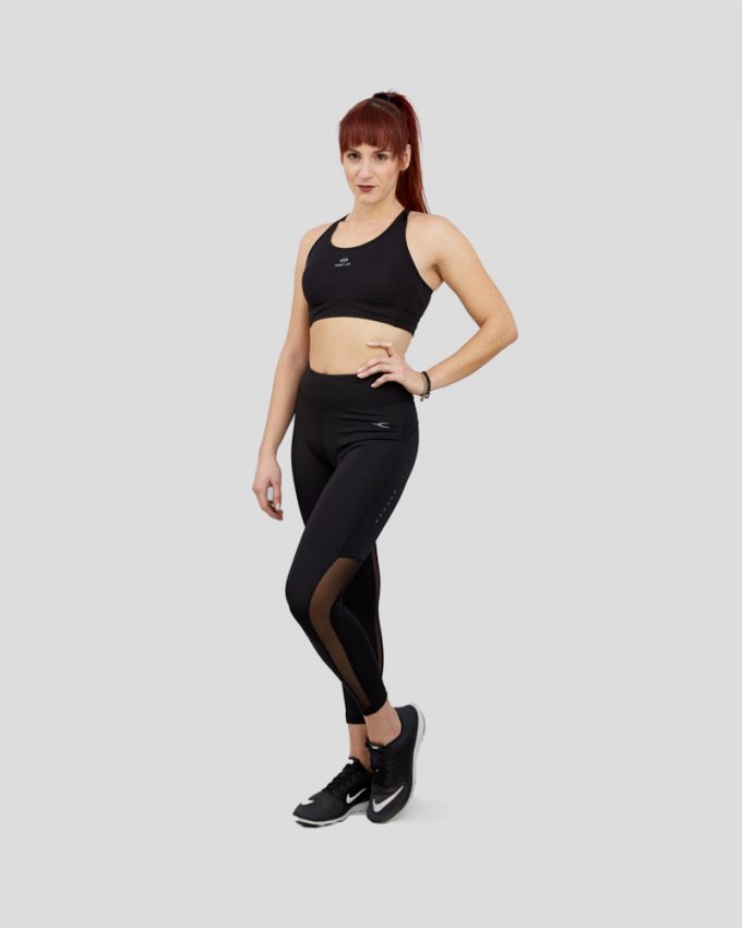 Γυναικείο αθλητικό μπουστάκι σε μαύρο χρώμα πολύ ελαστικό και άνετο ιδανικό για γυμναστική