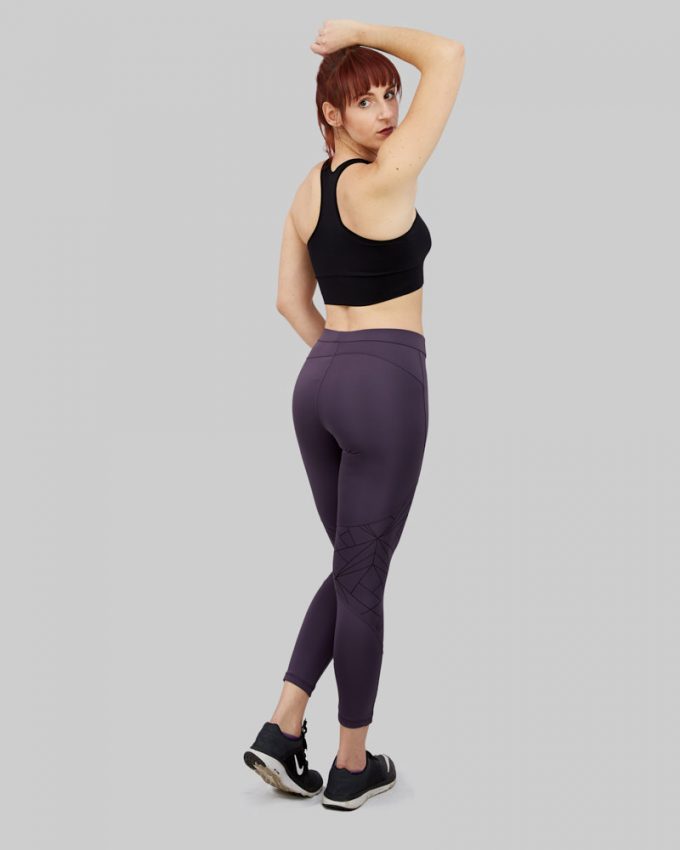 Γυναικείο αθλητικό ψηλόμεσο κολάν σε χρώμα μωβ σκούρο πολύ ελαστικό και άνετο ιδανικό για γυμναστική