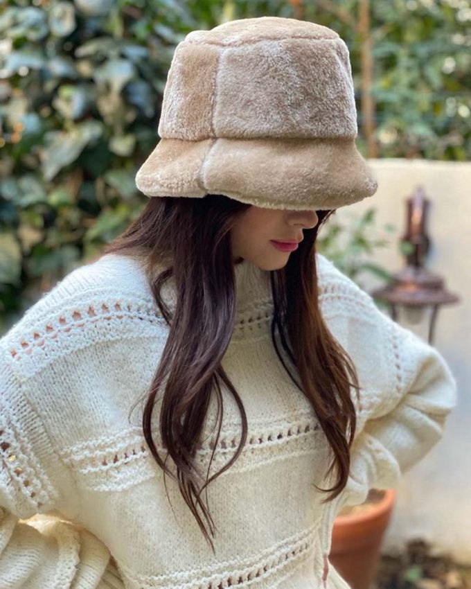 γυναικείο χειμωνιάτικο καπέλο bucket με γούνα σε μπεζ χρώμα