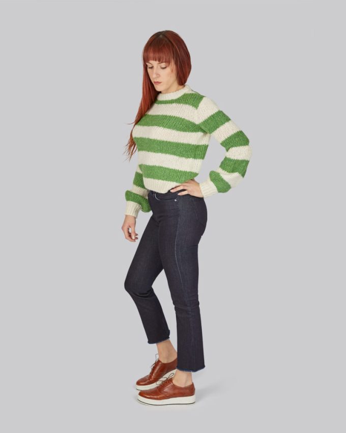 γυναικεία πλεκτή μπλούζα σε πράσινο με λευκό χρώμα ριγέ